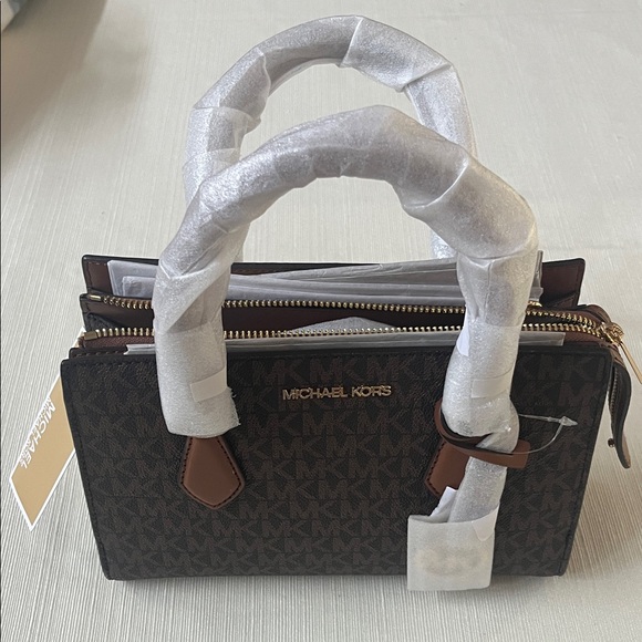 NWT Michael Kors Sheila small purse